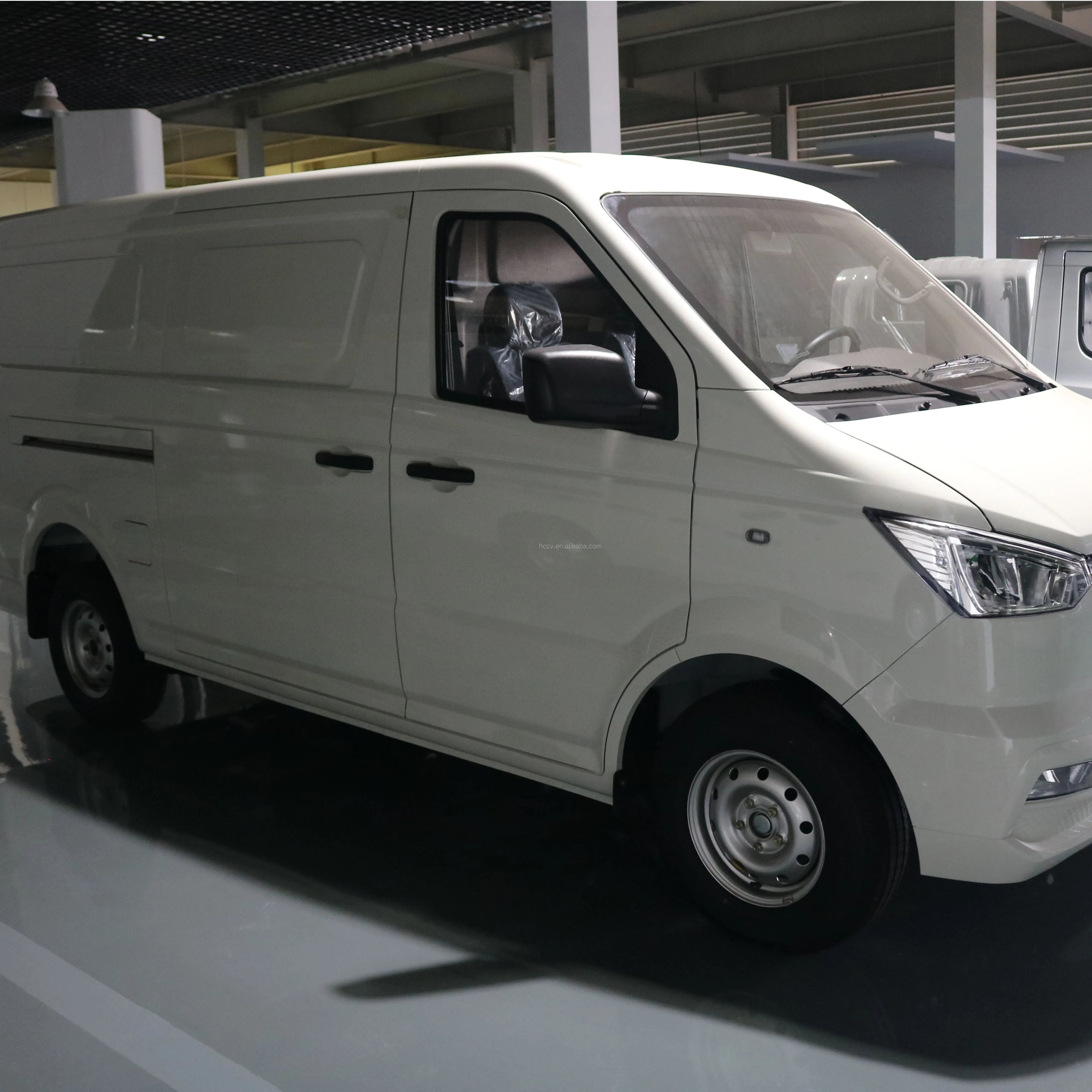 China 4 Wheels EV Truck MPV 2024 New Energy Cargo Van/ Ev Bus